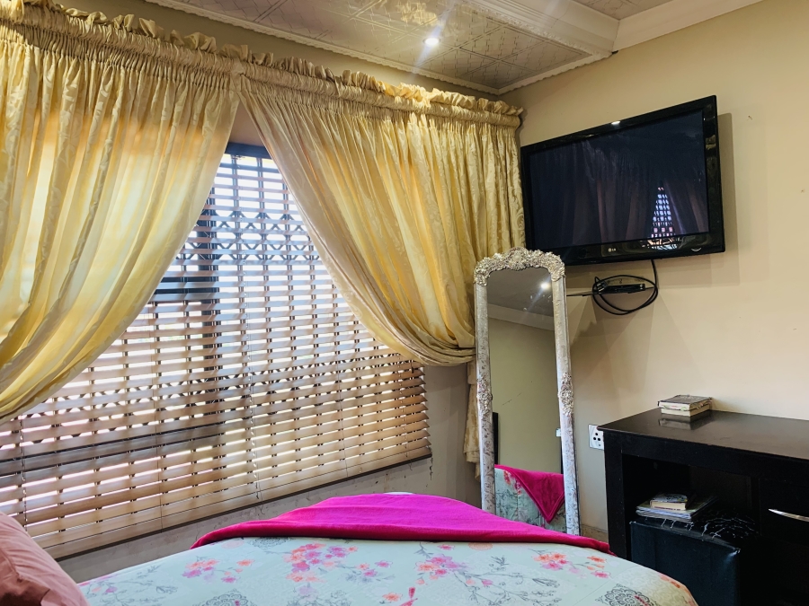 8 Bedroom Property for Sale in Aerorand Mpumalanga