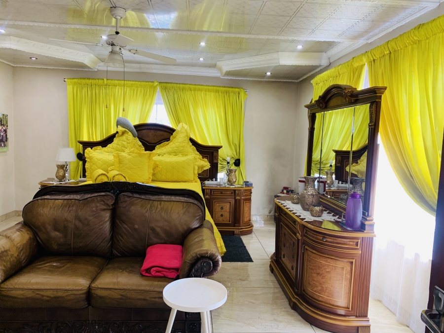 8 Bedroom Property for Sale in Aerorand Mpumalanga