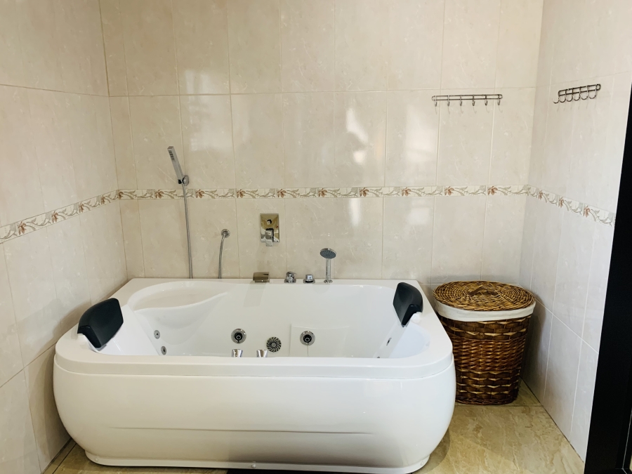 8 Bedroom Property for Sale in Aerorand Mpumalanga