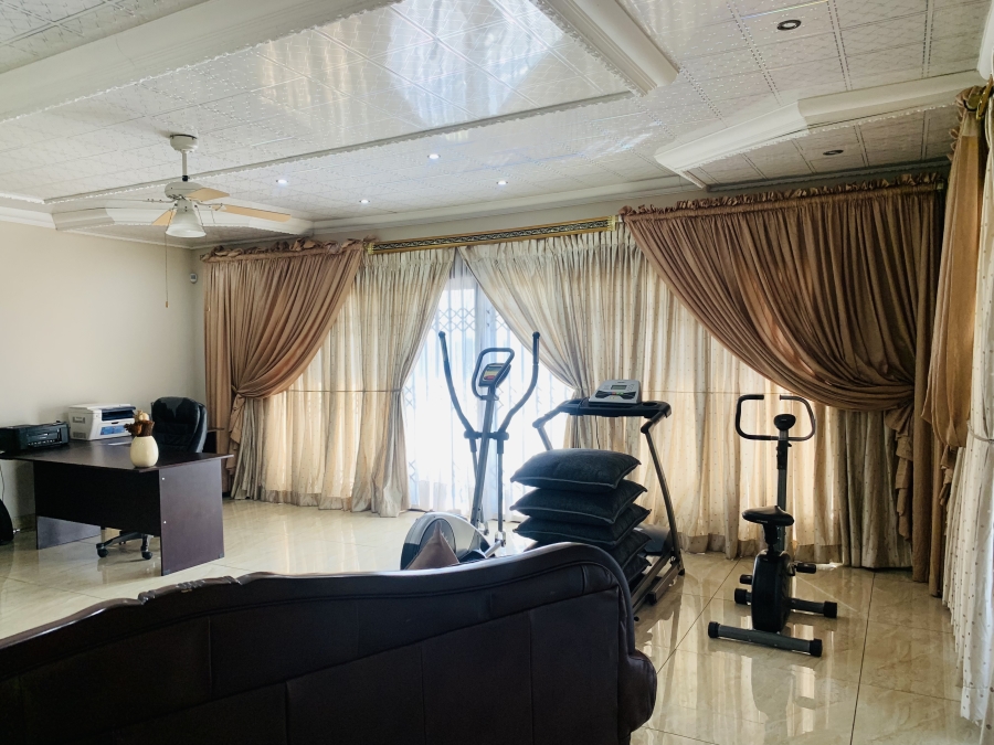 8 Bedroom Property for Sale in Aerorand Mpumalanga