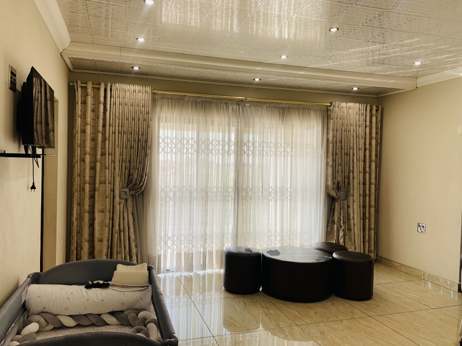 8 Bedroom Property for Sale in Aerorand Mpumalanga