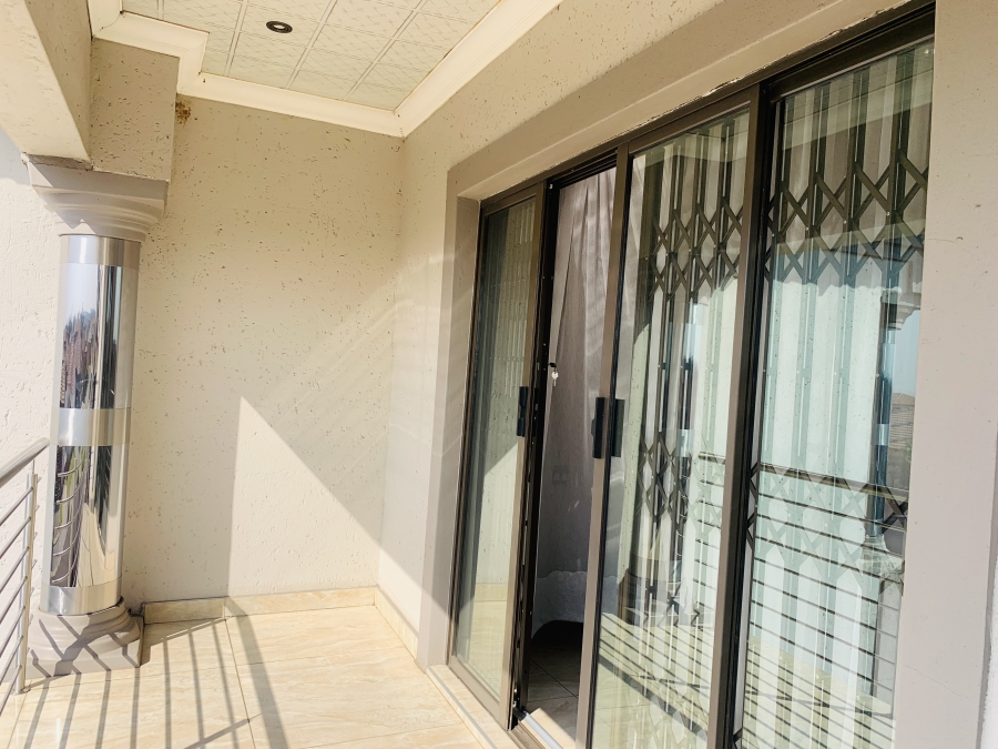 8 Bedroom Property for Sale in Aerorand Mpumalanga