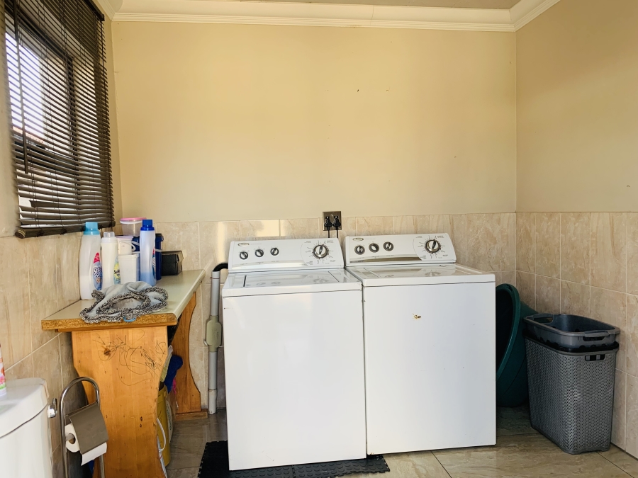 8 Bedroom Property for Sale in Aerorand Mpumalanga