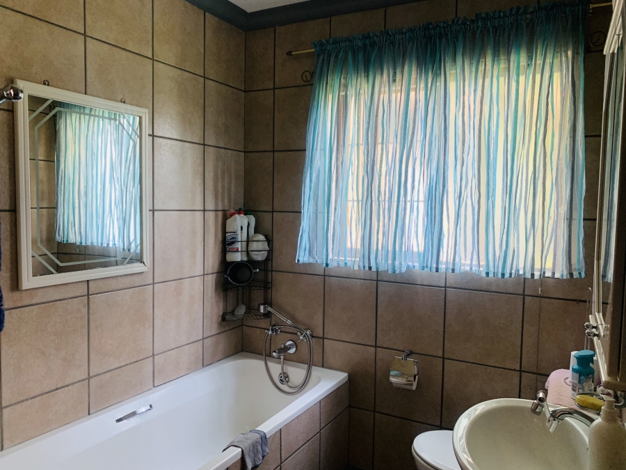 5 Bedroom Property for Sale in Aerorand Mpumalanga