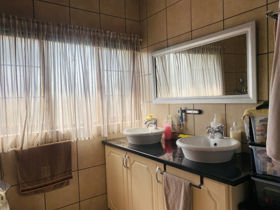 5 Bedroom Property for Sale in Aerorand Mpumalanga