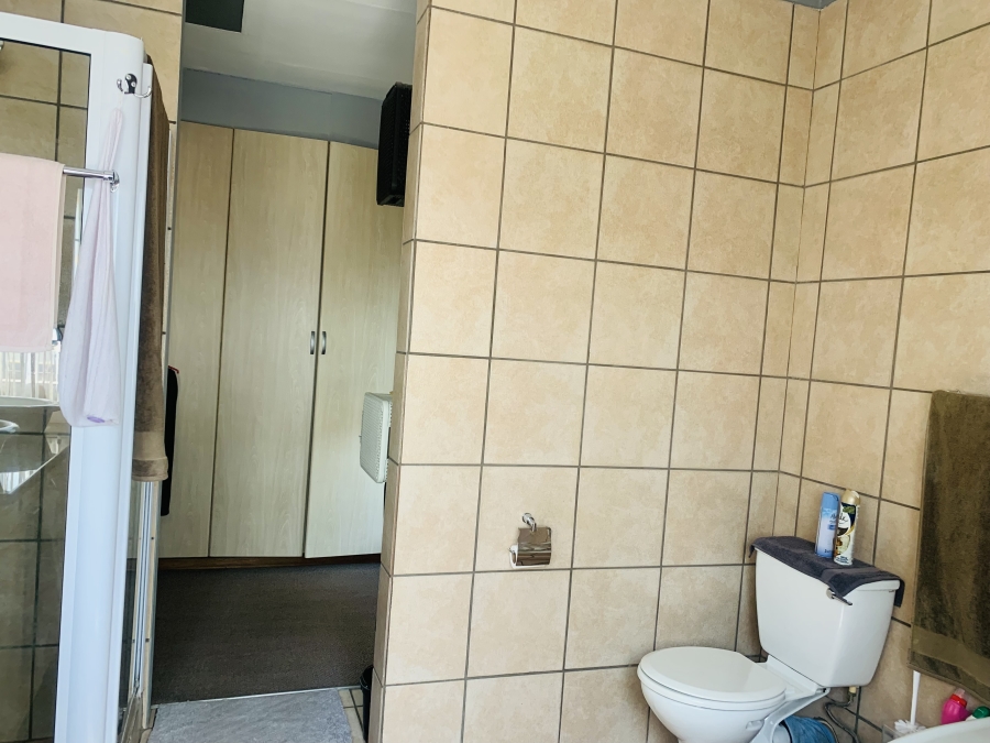 5 Bedroom Property for Sale in Aerorand Mpumalanga