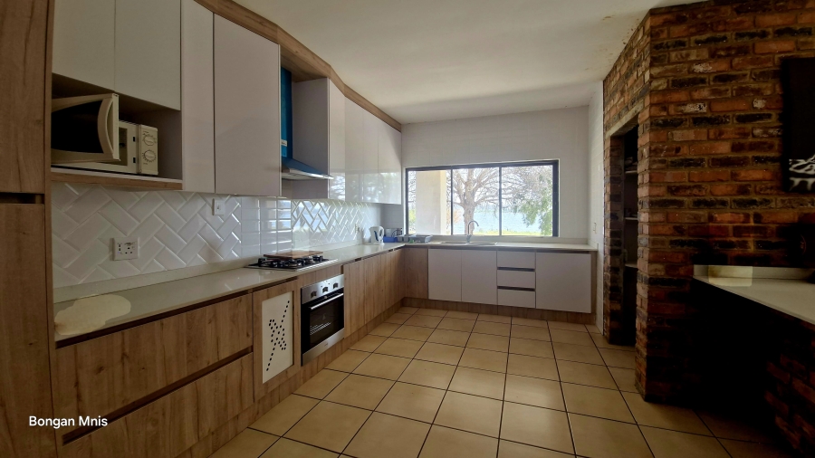 4 Bedroom Property for Sale in Golden Mile Mpumalanga
