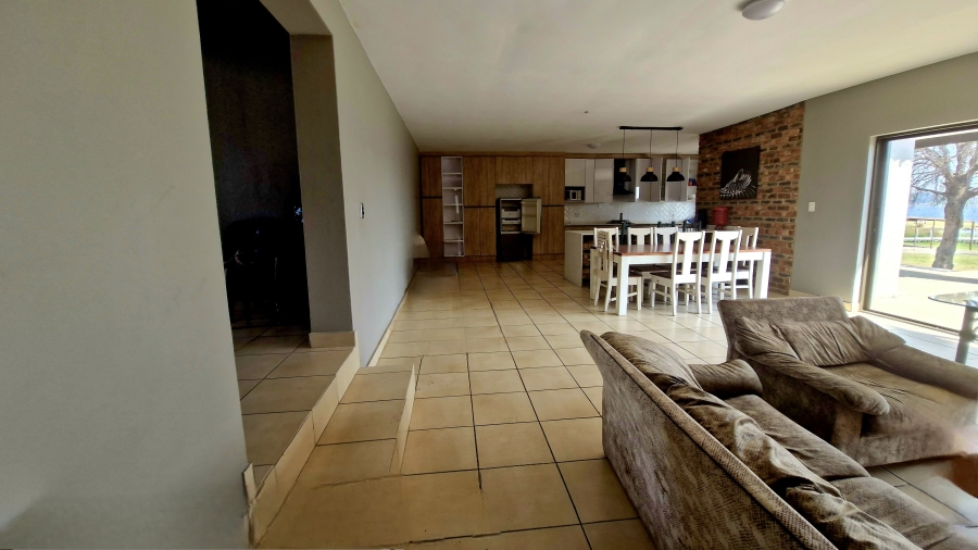 4 Bedroom Property for Sale in Golden Mile Mpumalanga