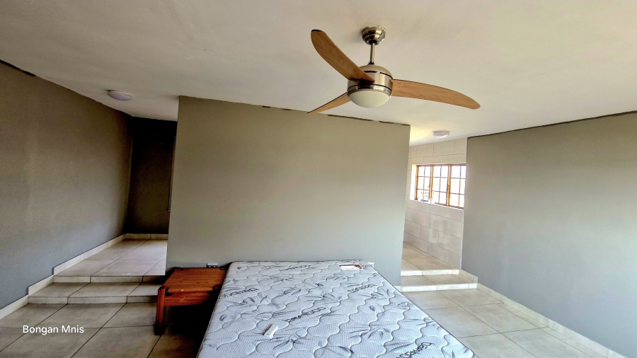4 Bedroom Property for Sale in Golden Mile Mpumalanga