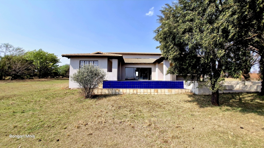 4 Bedroom Property for Sale in Golden Mile Mpumalanga