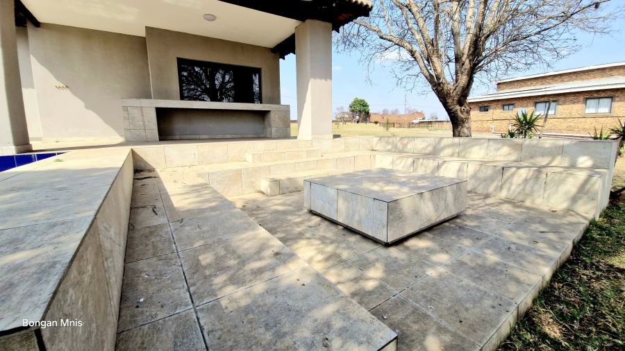 4 Bedroom Property for Sale in Golden Mile Mpumalanga
