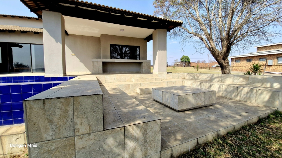 4 Bedroom Property for Sale in Golden Mile Mpumalanga