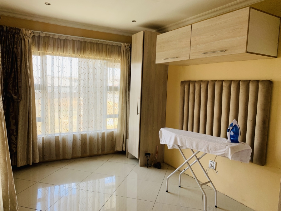 5 Bedroom Property for Sale in Aerorand Mpumalanga
