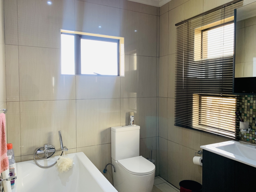 5 Bedroom Property for Sale in Aerorand Mpumalanga