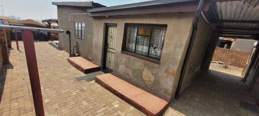2 Bedroom Property for Sale in Mhluzi Mpumalanga