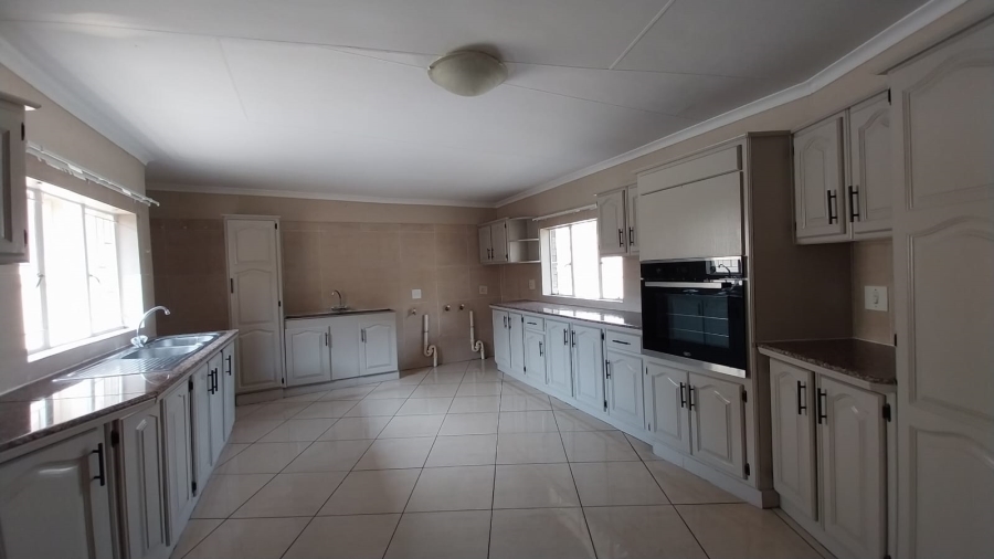 5 Bedroom Property for Sale in Trichardt Mpumalanga
