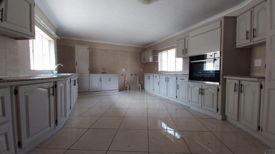 5 Bedroom Property for Sale in Trichardt Mpumalanga