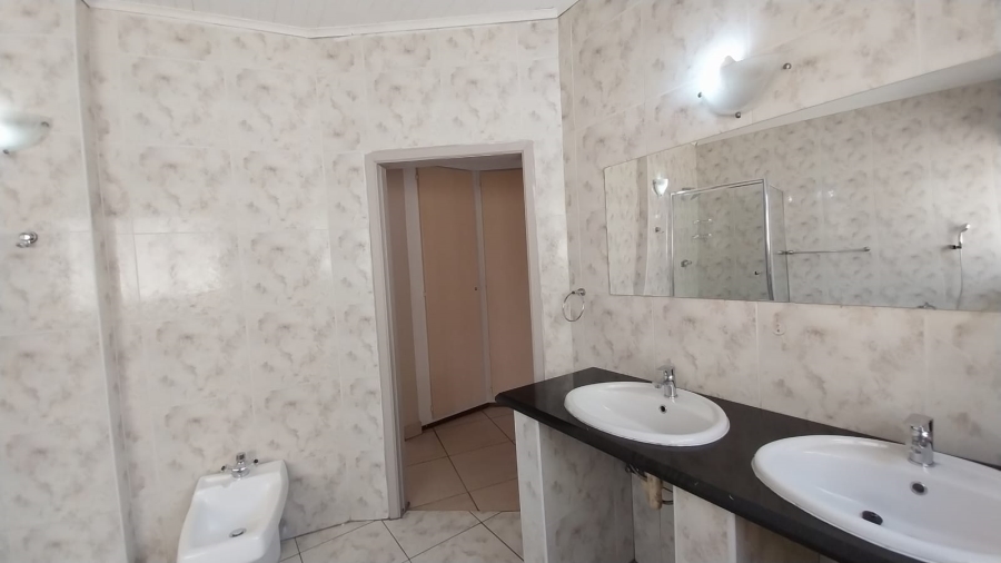 5 Bedroom Property for Sale in Trichardt Mpumalanga