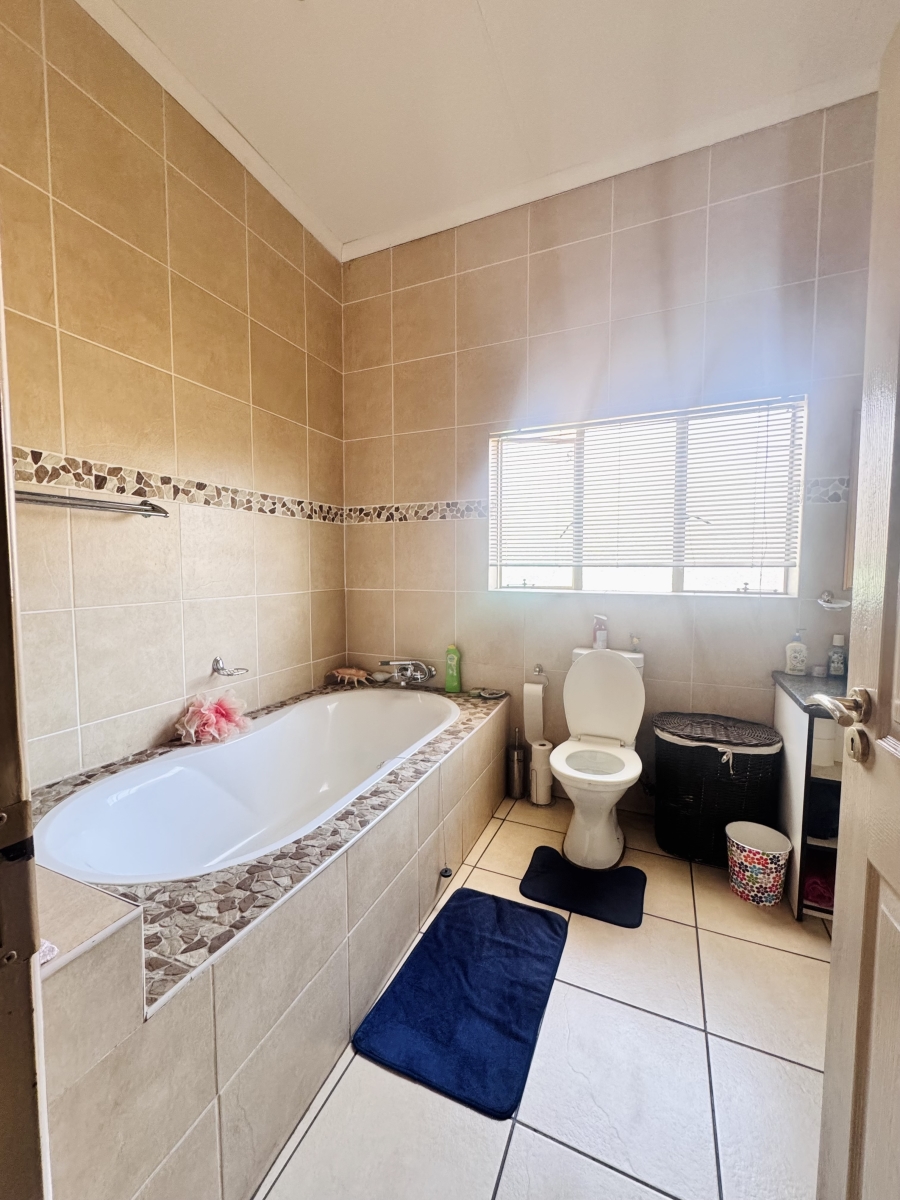 4 Bedroom Property for Sale in Jackaroo A H Mpumalanga