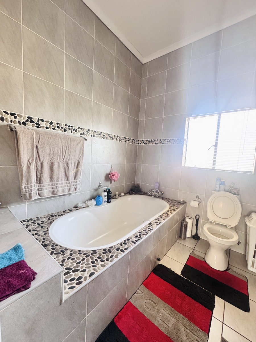 4 Bedroom Property for Sale in Jackaroo A H Mpumalanga