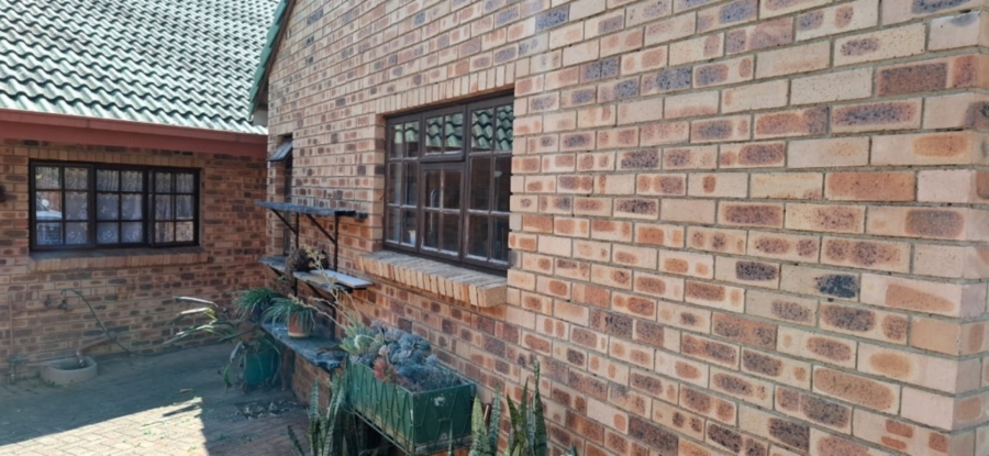 2 Bedroom Property for Sale in White River Ext 18 Mpumalanga