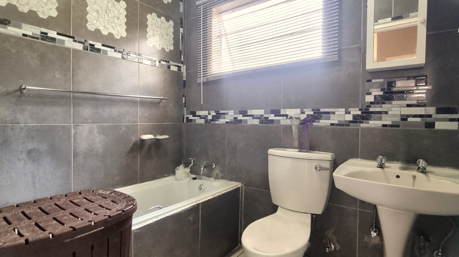 2 Bedroom Property for Sale in West Acres Ext 24 Mpumalanga