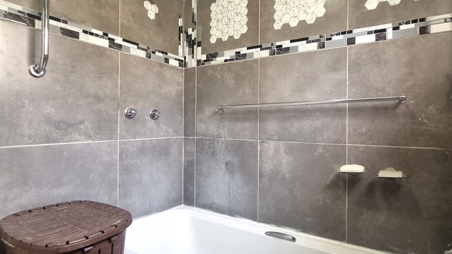 2 Bedroom Property for Sale in West Acres Ext 24 Mpumalanga