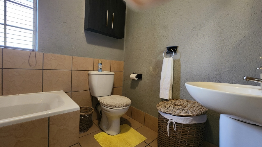 2 Bedroom Property for Sale in West Acres Ext 13 Mpumalanga