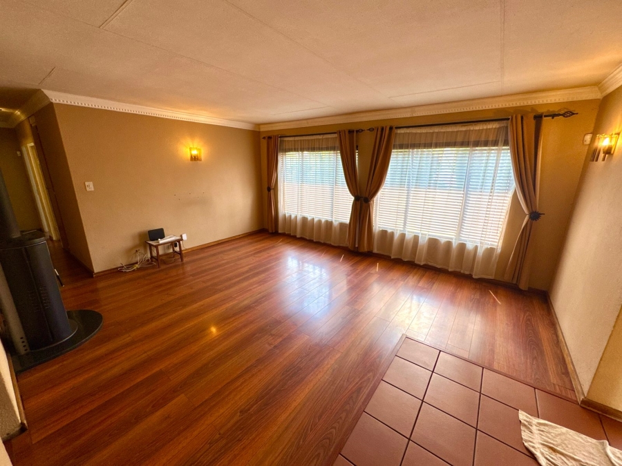5 Bedroom Property for Sale in Ben Fleur Mpumalanga