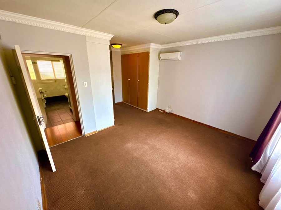 5 Bedroom Property for Sale in Ben Fleur Mpumalanga