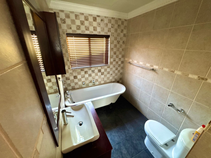 5 Bedroom Property for Sale in Ben Fleur Mpumalanga