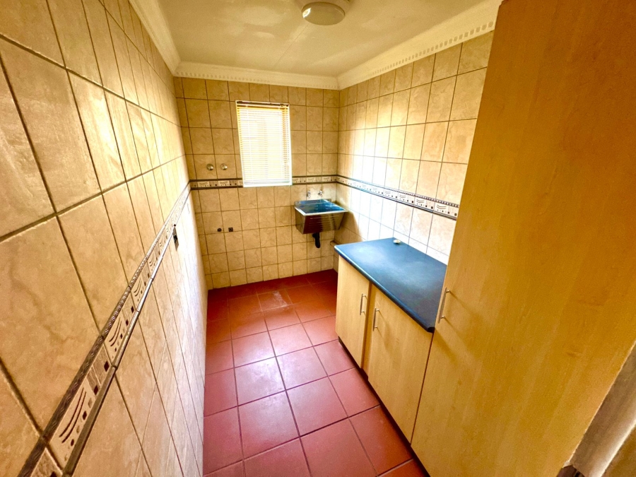 5 Bedroom Property for Sale in Ben Fleur Mpumalanga
