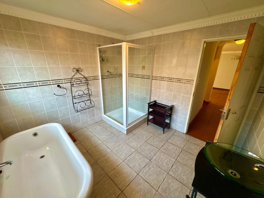 5 Bedroom Property for Sale in Ben Fleur Mpumalanga