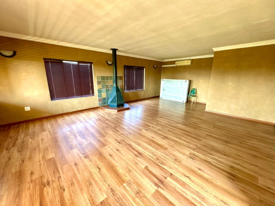 5 Bedroom Property for Sale in Ben Fleur Mpumalanga