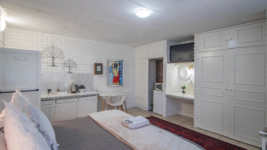 8 Bedroom Property for Sale in Colts Hill Mpumalanga