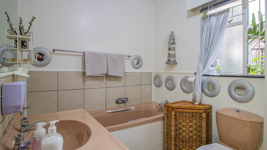8 Bedroom Property for Sale in Colts Hill Mpumalanga