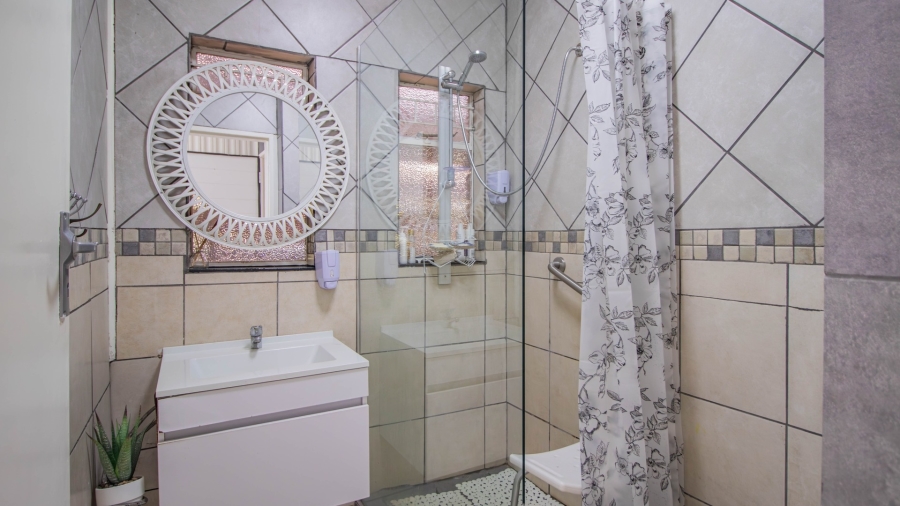 8 Bedroom Property for Sale in Colts Hill Mpumalanga