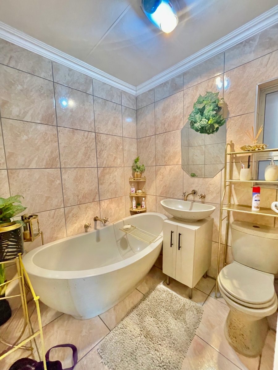 6 Bedroom Property for Sale in Secunda Mpumalanga