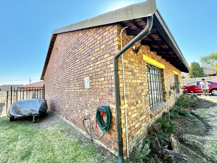 2 Bedroom Property for Sale in Noordrand Mpumalanga