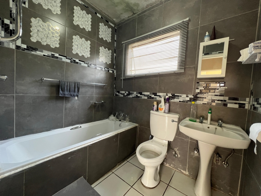 2 Bedroom Property for Sale in West Acres Mpumalanga