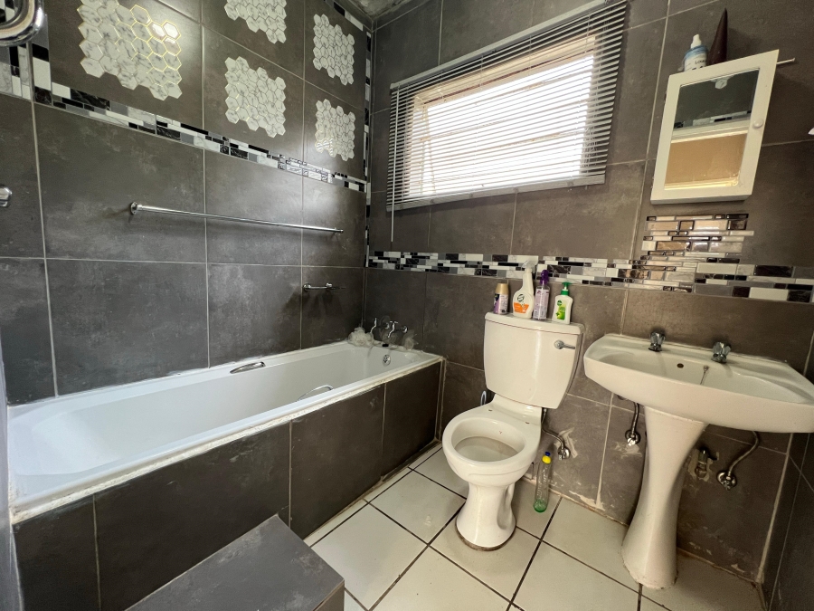 2 Bedroom Property for Sale in West Acres Mpumalanga