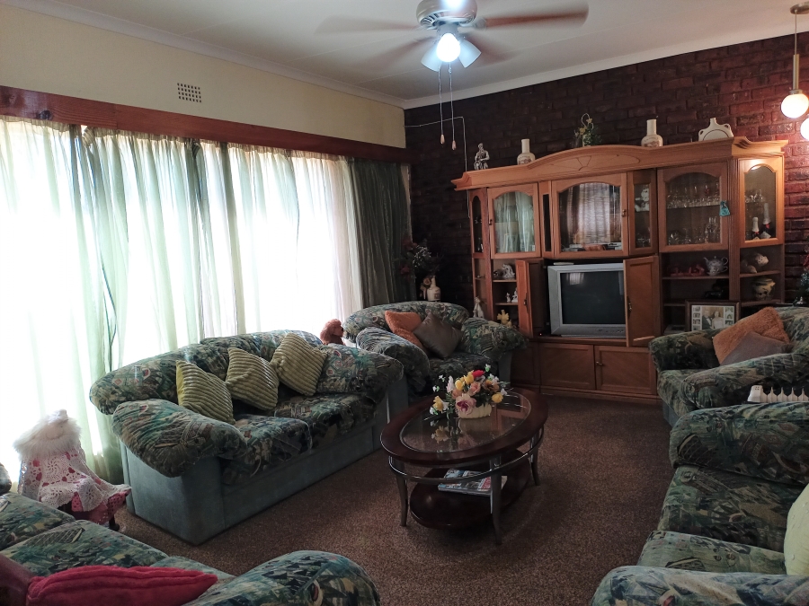 6 Bedroom Property for Sale in Volksrust Mpumalanga
