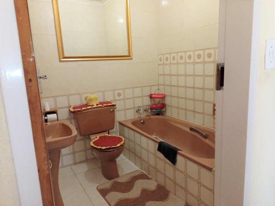 6 Bedroom Property for Sale in Volksrust Mpumalanga