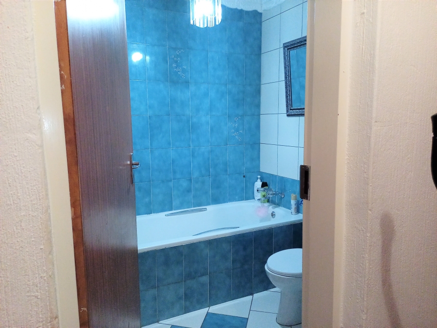 6 Bedroom Property for Sale in Volksrust Mpumalanga