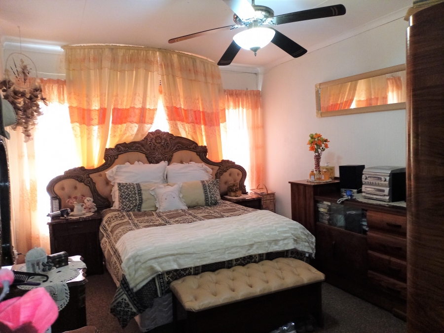 6 Bedroom Property for Sale in Volksrust Mpumalanga
