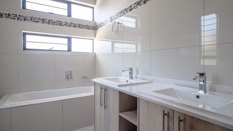 5 Bedroom Property for Sale in Sonheuwel Mpumalanga