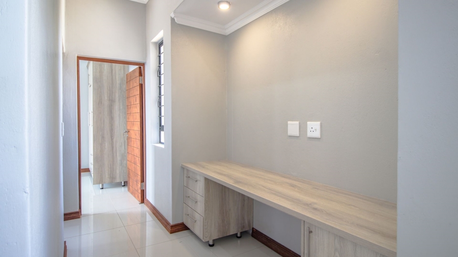 5 Bedroom Property for Sale in Sonheuwel Mpumalanga