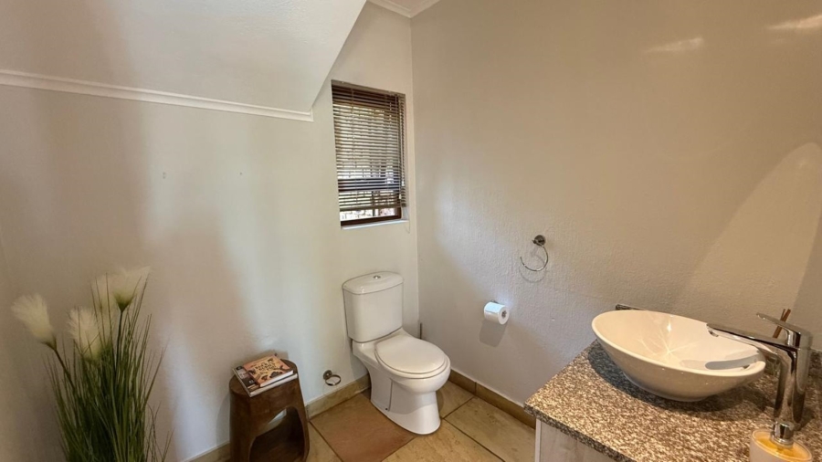 5 Bedroom Property for Sale in White River Country Estate Mpumalanga