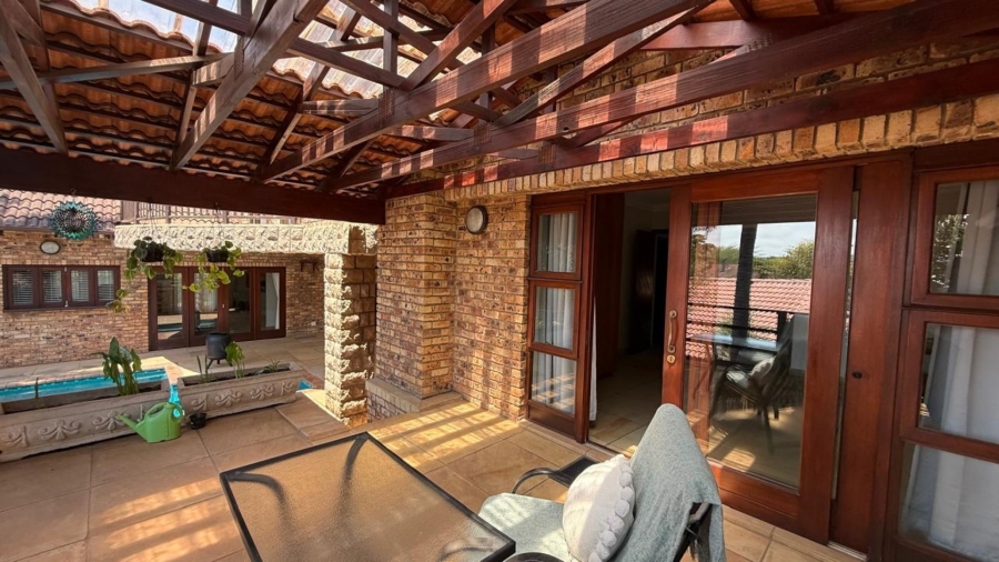 5 Bedroom Property for Sale in White River Country Estate Mpumalanga