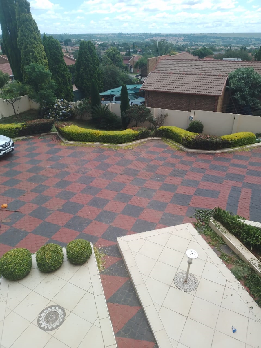 6 Bedroom Property for Sale in Die Heuwel Mpumalanga